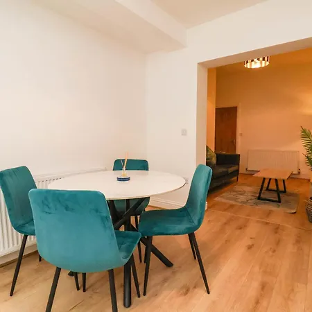 Holmwood Apartment