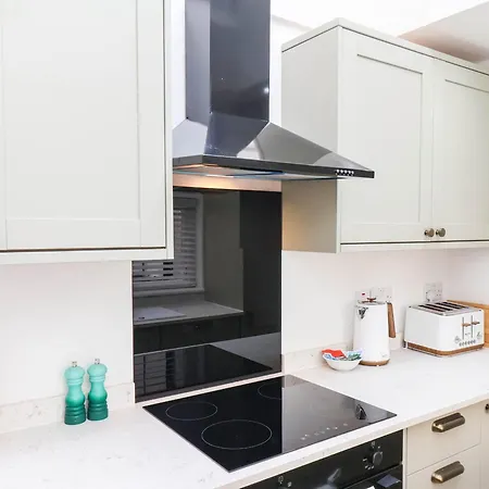 Holmwood Apartment